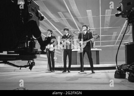 I Beatles si esibiscono negli Stati Uniti durante il ed Sullivan Show il 9 febbraio 1964. Foto Stock