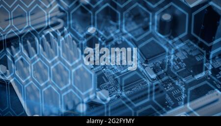 Composizione di esagoni sul server della scheda a circuito stampato del processore del computer Foto Stock