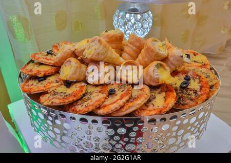 Antipasti marocchini piccola pizza formaggio torta. Cibo marocchino Foto Stock