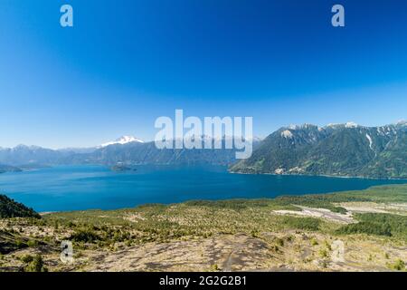 Lago Todos los Santos (Lago di tutti i Santi) con il vulcano Monte Tronador sullo sfondo, Cile Foto Stock