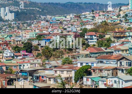 Case colorate sulle colline di Valparaiso, Cile Foto Stock