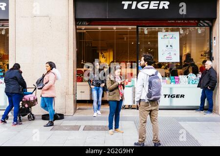 Facciata di un Tiger Store. Flying Tiger Copenhagen. Madrid, Comunidad de Madrid, Spagna, Europa. Foto Stock