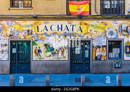 Taverna tradizionale. Ristorante la Chata, Calle de la Cava Baja. Madrid ha un'importante tradizione gastronomica. Molti ristoranti che sono stati prepar Foto Stock