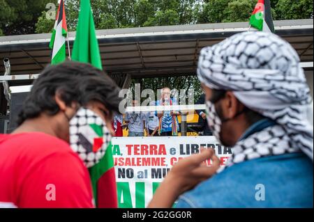 Roma, Italia 05/06/2021: Manifestazione di solidarietà con il popolo palestinese. Piazza San Giovanni. © Andrea Sabbadini Foto Stock