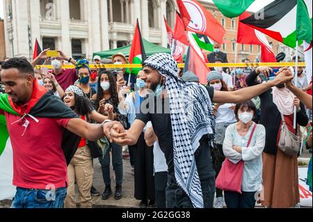 Roma, Italia 05/06/2021: Manifestazione di solidarietà con il popolo palestinese. Piazza San Giovanni. © Andrea Sabbadini Foto Stock