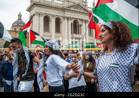 Roma, Italia 05/06/2021: Manifestazione di solidarietà con il popolo palestinese. Piazza San Giovanni. © Andrea Sabbadini Foto Stock