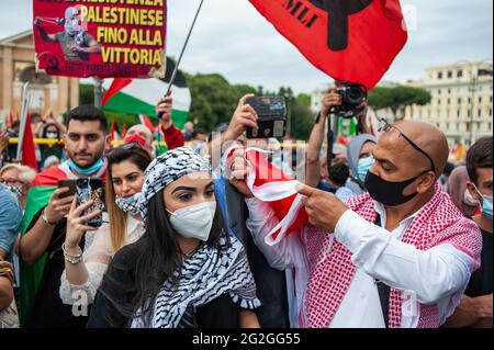 Roma, Italia 05/06/2021: Manifestazione di solidarietà con il popolo palestinese. Piazza San Giovanni. © Andrea Sabbadini Foto Stock