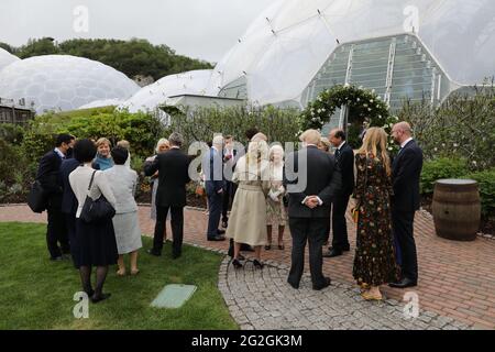 La regina Elisabetta II parla al presidente degli Stati Uniti Joe Biden e a sua moglie Jill mentre frequenta un ricevimento all'Eden Project con il primo ministro Boris Johnson e i leader del G7, durante il vertice del G7 in Cornovaglia. Data immagine: Venerdì 11 giugno 2021. Foto Stock