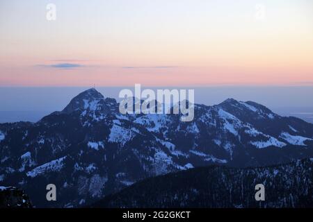 Vista dall'Auerspitz (1811 m) verso Wendelstein (1,837 m), Soinwand 1756m, Lacherspitze 1724m, Wildampjoch 1725 m, nelle montagne Mangfall, montagne, Spitzingsee, alta Baviera, Baviera, Germania Foto Stock