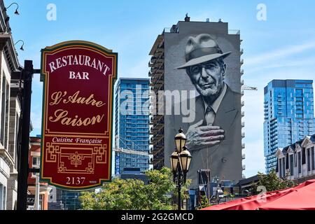 Il murale gigante di Leonard Cohen dipinse su un edificio residenziale nel centro di Montreal, Quebec, Canada Foto Stock