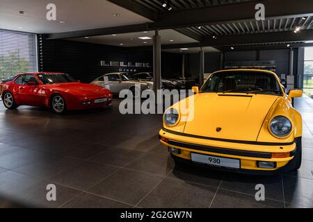 Wroclaw, Polonia - Luglio 18 2020: Mostra di modelli Porsche classici al Porsche Centrum Wrocław Foto Stock