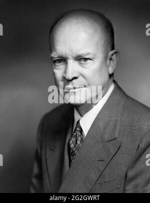 Dwight David Eisenhower (1890-1969), 34° presidente degli Stati Uniti, Ritratto di testa e spalle, Fabian Bachrach, 1952 Foto Stock
