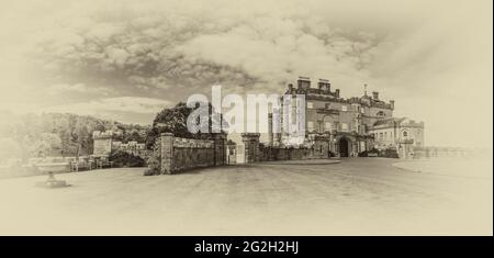 Scozia. Panorama del Castello di Culzean in bianco e nero dal cortile principale Foto Stock