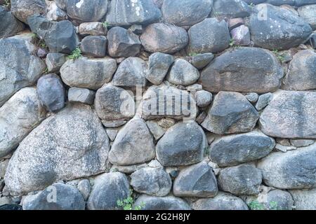 Struttura di un muro di pietra. Vecchio castello pietra sfondo struttura muro. Muro di pietra come sfondo o struttura. Parte di un muro di pietra, per sfondo o struttura. Foto di alta qualità Foto Stock
