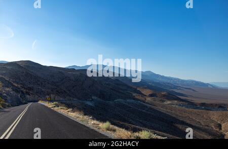 Sulla strada per Death Valley, California, USA Foto Stock