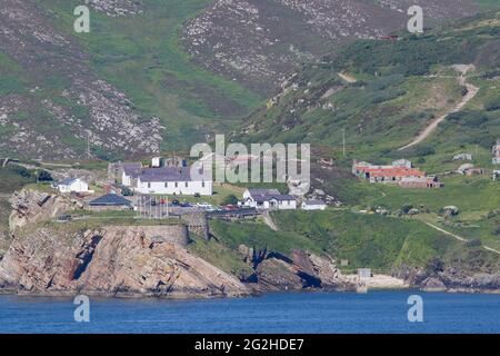 Giornata estiva al Dunree Head Museum, ex difesa costiera durante le guerre napoleoniche, sulla costa rocciosa di Lough Swilly, County Donegal, Irlanda. Foto Stock