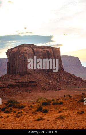 Vista classica della Monument Valley da Artist Point. Monument Valley Navajo Tribal Park, Utah e Arizona, USA all'interno della Monument Valley Foto Stock