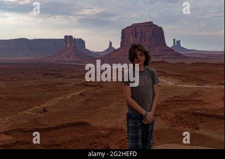 John Ford Point - un punto di osservazione con ampie vedute di buttes scoscese, che prende il nome dal regista che mostra diversi film qui a Monument Valley, Arizona, USA Foto Stock