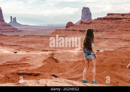 John Ford Point - un punto di osservazione con ampie vedute di buttes scoscese, che prende il nome dal regista che mostra diversi film qui a Monument Valley, Arizona, USA Foto Stock