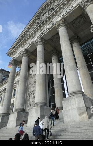 Portale, edificio del Reichstag, Bundestag, Berlino, Germania Foto Stock