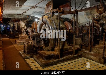 Caverna con una vecchia centrale idroelettrica nel Drei-Brüder-Schacht vicino a Freiberg Foto Stock