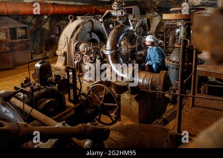 Caverna con una vecchia centrale idroelettrica nel Drei-Brüder-Schacht vicino a Freiberg Foto Stock