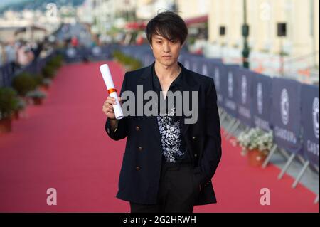 Guang Huo si è aggiudicato il premio Premier Rendez-Vous durante il Red Carpet dei vincitori, nell'ambito del 35° Festival del Cinema di Cabourg, in Francia, il 11 giugno 2021. Foto di Aurore Marechal/ABACAPRESS.COM Foto Stock