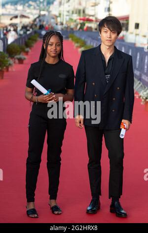 Guang Huo e Fathia Youssouf hanno vinto il premio Premier Rendez-Vous durante i vincitori Red Carpet, nell'ambito del 35esimo Festival del Cinema di Cabourg, in Francia, il 11 giugno 2021. Foto di Aurore Marechal/ABACAPRESS.COM Foto Stock