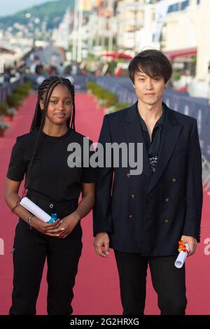 Guang Huo e Fathia Youssouf hanno vinto il premio Premier Rendez-Vous durante i vincitori Red Carpet, nell'ambito del 35esimo Festival del Cinema di Cabourg, in Francia, il 11 giugno 2021. Foto di Aurore Marechal/ABACAPRESS.COM Foto Stock