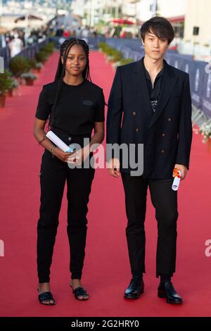 Guang Huo e Fathia Youssouf hanno vinto il premio Premier Rendez-Vous durante i vincitori Red Carpet, nell'ambito del 35esimo Festival del Cinema di Cabourg, in Francia, il 11 giugno 2021. Foto di Aurore Marechal/ABACAPRESS.COM Foto Stock