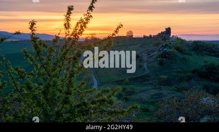 Germania, Sassonia-Anhalt, Weddersleben, tramonto al Teufesmauer nei monti Harz. Foto Stock