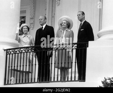 (Da sinistra a destra) Archivio fotografico datato 07/07/76 della regina Elisabetta II, l'allora presidente degli Stati Uniti Gerald Ford, sua moglie, Betty, e il duca di Edimburgo alla Casa Bianca, a Washington. Data di emissione: Sabato 12 giugno 2021. Foto Stock