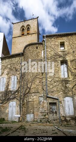 Chiesa di Sainte Eulalie a Montblanc. Costruito nel XII secolo in stile gotico. Il campanile è stato costruito nel 13 ° secolo. Monumento Historique. Foto Stock