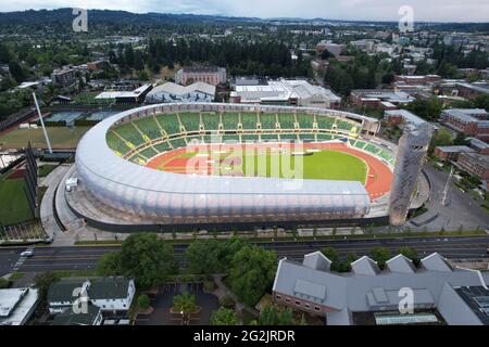 Vista aerea di Hayward Field nel campus dell'Università dell'Oregon, venerdì 11 giugno 2021, a Eugene, Ore. lo stadio è il sito del 2021 Foto Stock