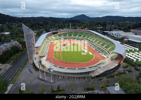 Vista aerea di Hayward Field nel campus dell'Università dell'Oregon, venerdì 11 giugno 2021, a Eugene, Ore. lo stadio è il sito del 2021 Foto Stock