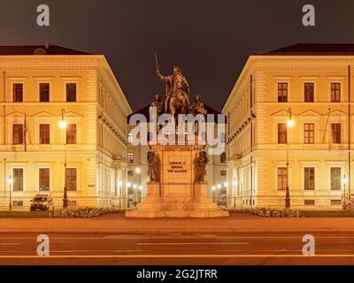 Giardino rinascimentale, parco, alto barocco, capitale dello stato, Città universitaria, giardino di corte, amministrazione del palazzo bavarese, luogo di culto storico, luogo di culto, elencato, monumento, chiesa barocca, Chiesa cattolica, ex corte e collegiata, ordine religioso, ensemble Odeonsplatz, corte e chiesa del monastero, Theaterinorden, luogo di interesse, protezione dei monumenti, inverno, neve, mattina d'inverno, umore di mattina, tempio, complesso di tempio, luogo di interesse storico, galleria ad arco, padiglione Foto Stock