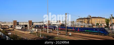 Hull Trains 802302 Azuma, East Coast Main Line Railway; Peterborough, Cambridgeshire, Inghilterra Foto Stock