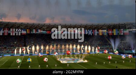 Roma, Italia. 11 Giugno 2021. I fuochi d'artificio si svolgono durante la cerimonia di apertura dei campionati europei di calcio UEFA Euro 2020 prima della partita tra Turchia e Italia allo stadio Olimpico di Roma (Italia), 11 giugno 2021. Photo Andrea Staccioli/Insifefoto Credit: Insifefoto srl/Alamy Live News Foto Stock