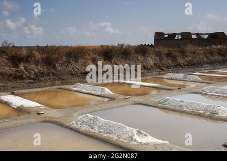 Saline a Castro Marim, Algarve, Portogallo durante la luce del giorno Foto Stock