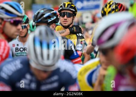 Olandese Dylan Groenewegen del Team Jumbo-Visma al via della quarta tappa della gara ciclistica Baloise Belgium Tour, a 152,6 km da e per Hamoir, SA Foto Stock