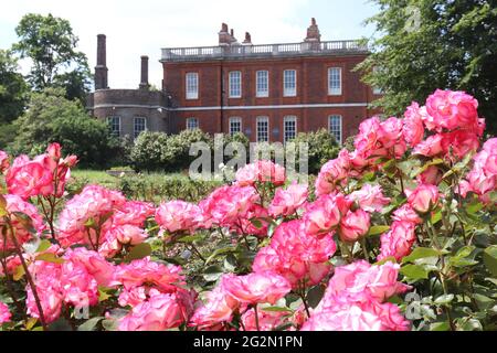 Giardino di rose a Rangers House Foto Stock