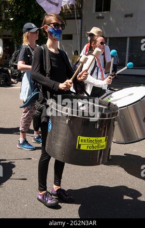 Falmouth Cornovaglia, estinzione i manifestanti della ribellione da tutto il paese marciano per le strade di Falmouth per il G 7 summit St Ives Cornovaglia Credit: kathleen White/Alamy Live News Foto Stock