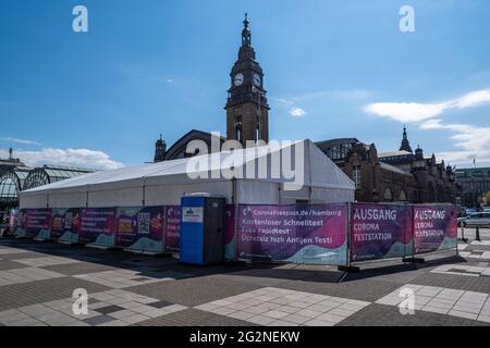 Vista della stazione di prova di Corona di fronte alla stazione centrale di Amburgo Foto Stock