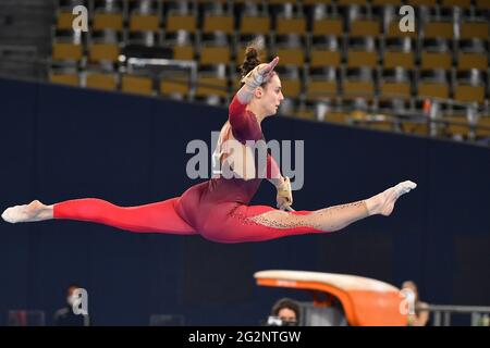 Monaco, Germania. 12 giugno 2021. Pauline SCHAEFER (GER), azione, terra, all-around donne. Ginnastica seconda qualificazione olimpica a Monaco il 12 giugno 2021. Credit: dpa/Alamy Live News Foto Stock