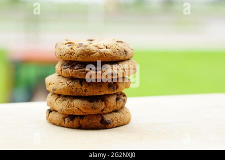 Selezione di biscotti al cioccolato freschi fatti in casa Foto Stock