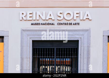 Dettaglio facciata, ingresso. Il Museo Nacional Centro de Arte Reina Sofía, Queen Sofia National Museum Art Center, MNCARS, è il museo nazionale spagnolo di Foto Stock