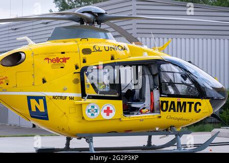 ÖAMTC-Flugrettung Christophorus 2 - il secondo elicottero medico di emergenza in Austria, operante dal campo di aviazione di Gneixendorf, bassa Austria Foto Stock