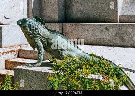 Dettaglio, l'Iguana. La fontana di Cuba fu costruita nel primo terzo del XX secolo come monumento commemorativo della Repubblica di Cuba. Il Bue Foto Stock