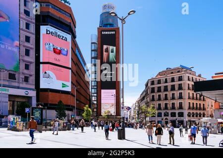 Piazza Callao, Plaza del Callao, durante la pandemia COVID-19. Situato nel centro della capitale spagnola di Madrid, in un'area molto commerciale di Foto Stock