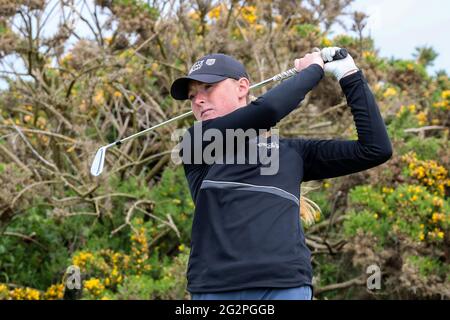 Troon, Regno Unito. 12 giugno 2021. LOUISE DUNCAN vince la R e UN Campionato Amatoriale femminile sponsorizzato dopo aver giocato la competizione su Barassie Links, Troon, Ayrshire. Louise Duncan, un membro del West Kilbride Golf Club ha battuto il suo avversario Johanna Lea Luoviksdottir dall'Islanda ( e 8 negli ultimi giorni di gioco. Credit: Findlay/Alamy Live News Foto Stock